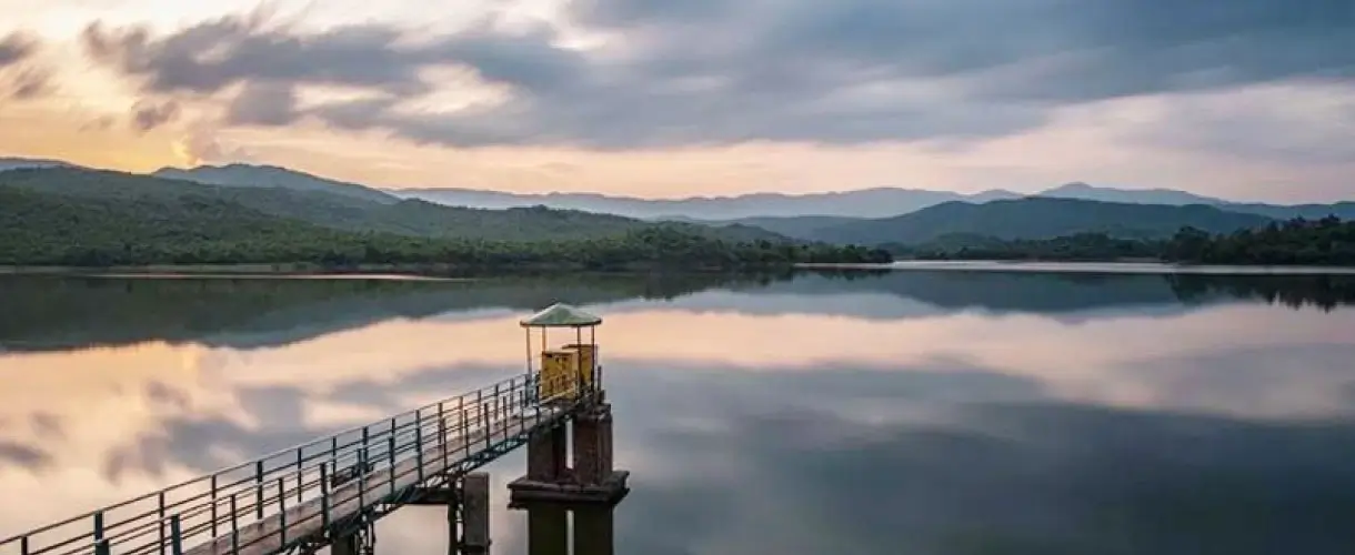 scenic lake tourist attraction in Chikmagalur