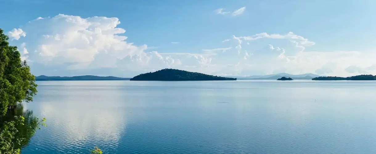 Bhadra Dam Chikmagalur lake and dam view
